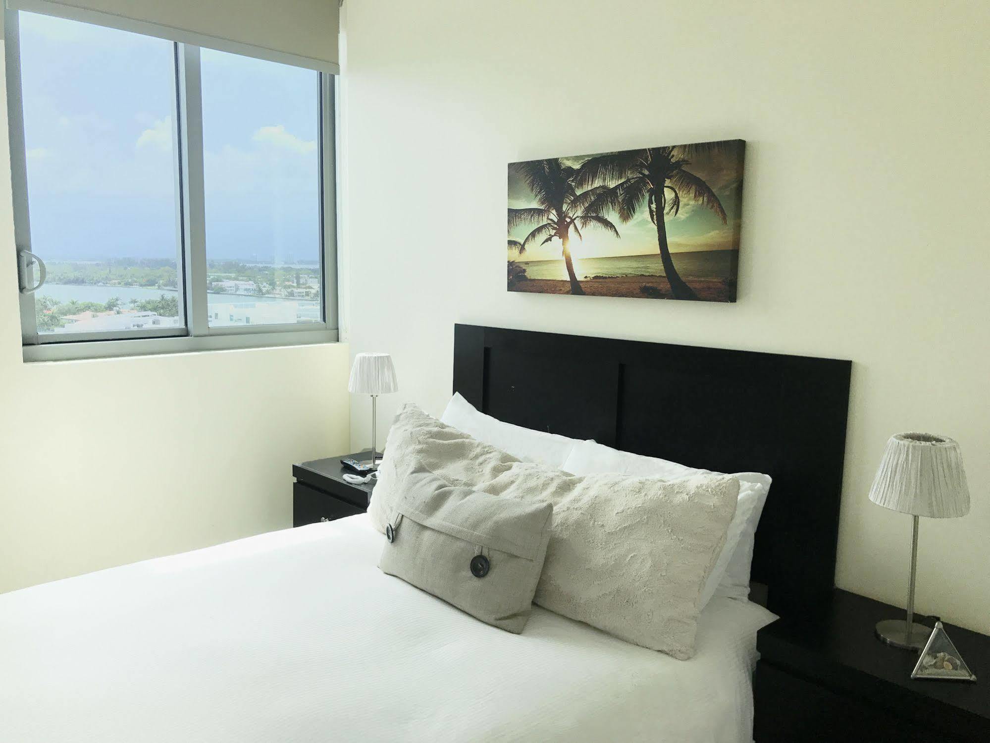 Monte Carlo Miami Suite Маями Бийч Екстериор снимка